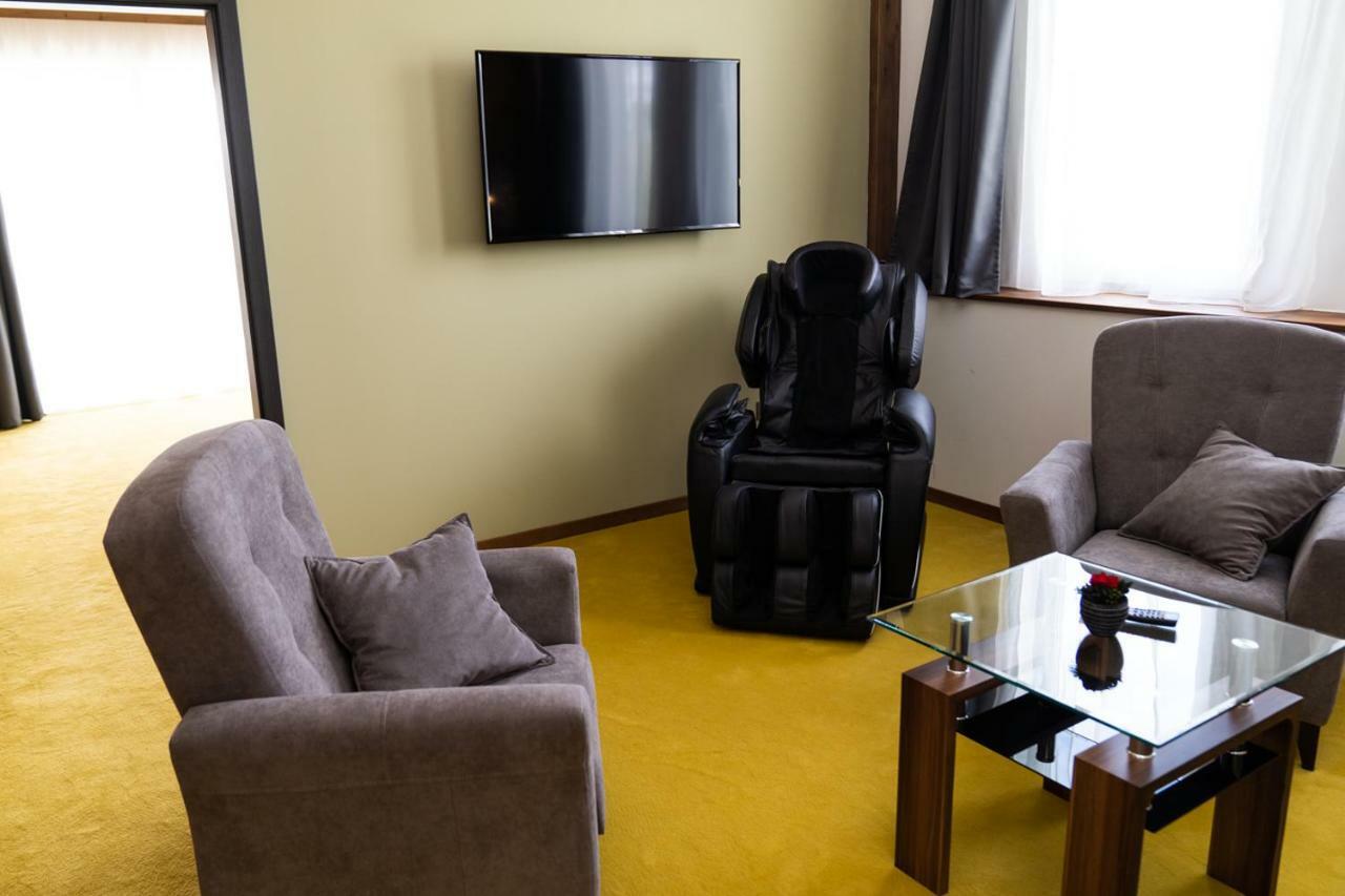 Hotel Kristaly Konferencia & Wellness Ajka Extérieur photo